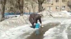 В магазинах Новотроицка не осталось на прилавках питьевой воды